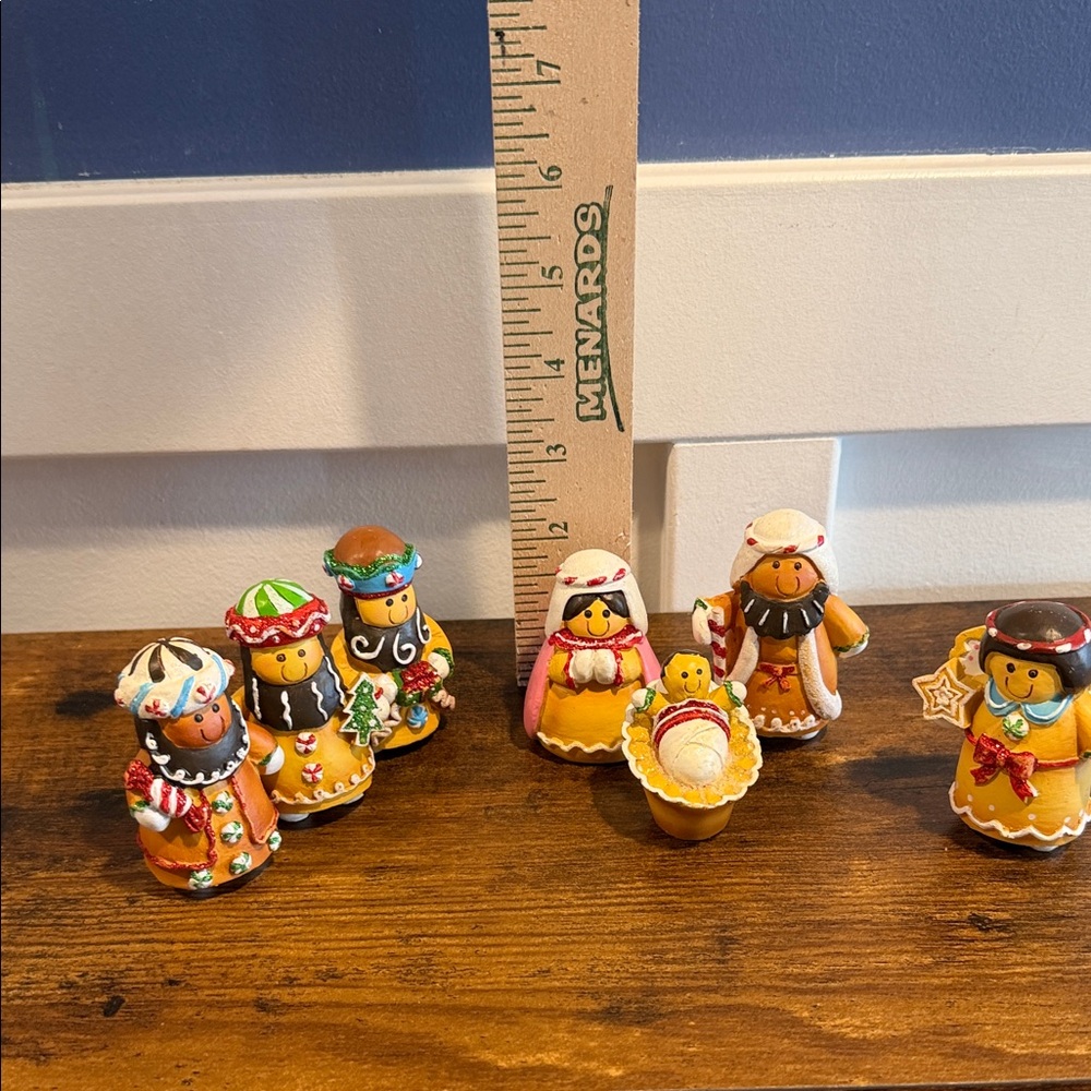 Gingerbread Nativity Figurine Set - Picture 6 of 9